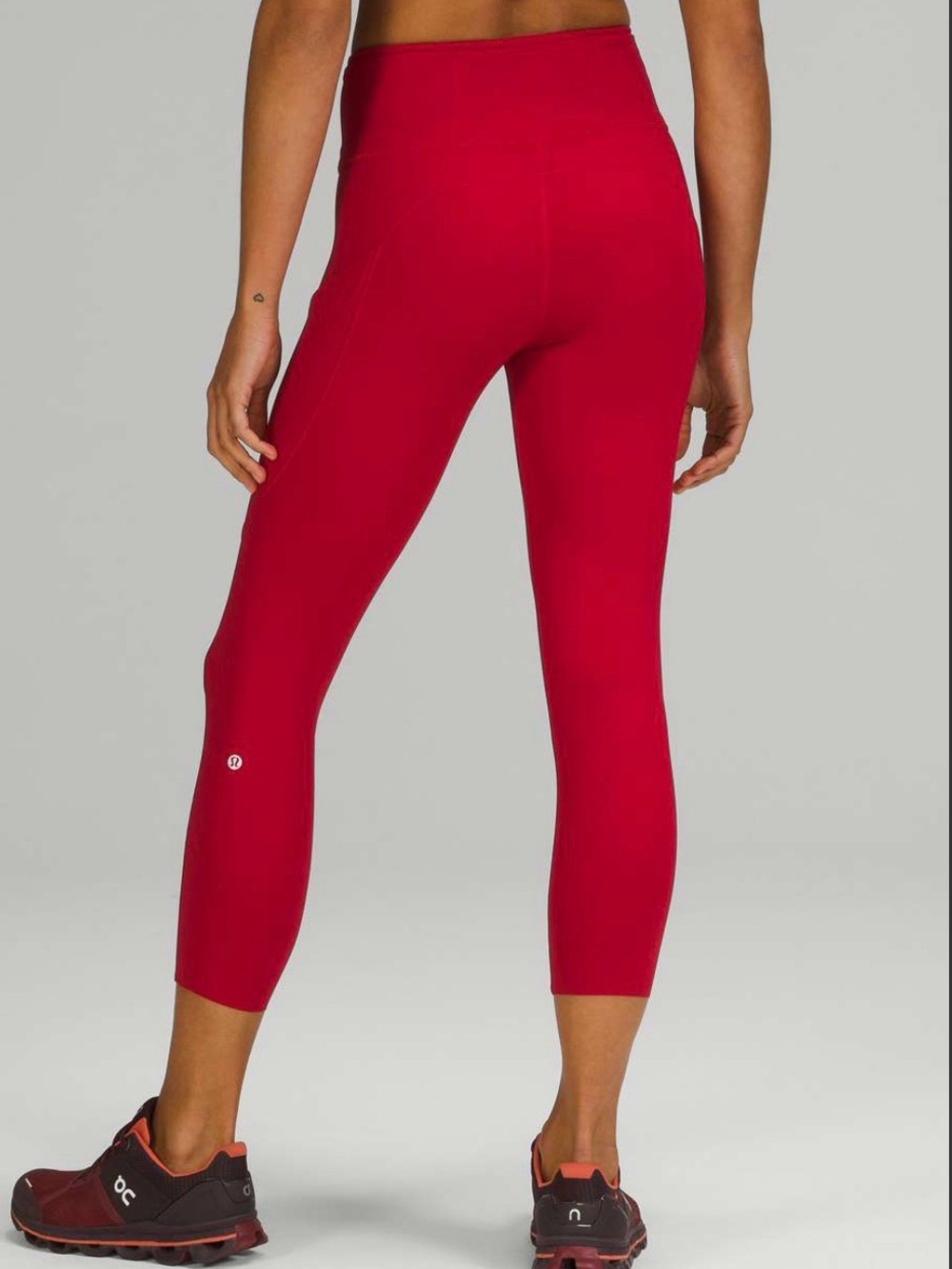 Lululemon Fast and Free
High-Rise Tight 23” Size 6
Red Leggings